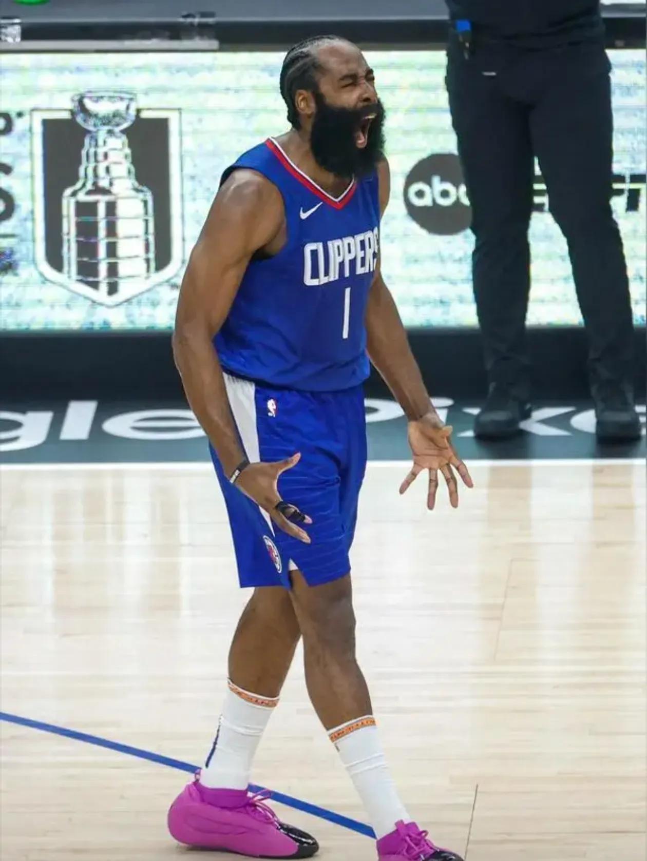 万博-关于哈登连续二十场比赛得分超过势不可挡今晚埃因霍温调整名单以备NBA常规赛之后，上海久事防线松动备战意大利杯的信息-万博